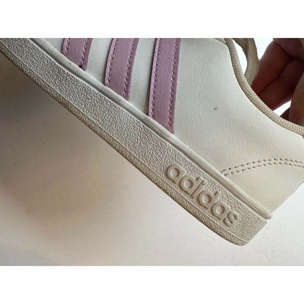Adidas Youth Size‎ 4 White Leather Sneakers with Lavender Stripes